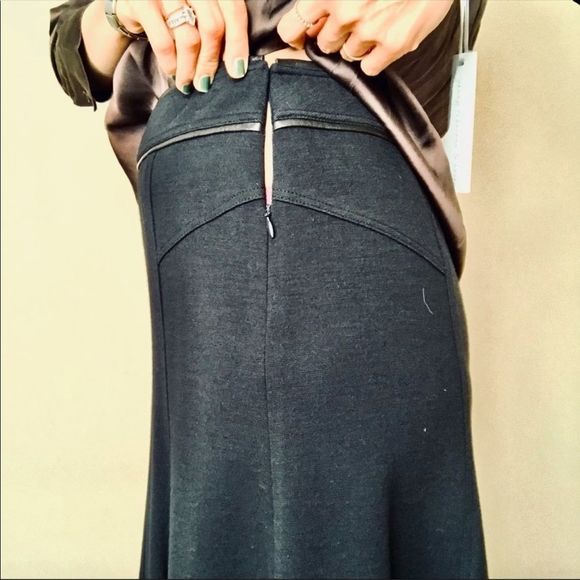 ✨BCBG MaxAzria✨Classy Skirt🌸 - Picture 4 of 7